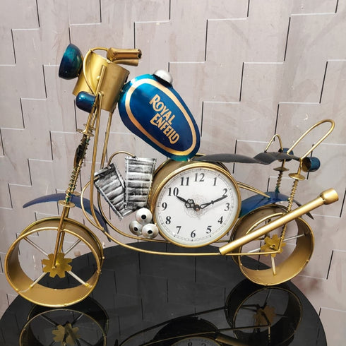 Blue bullet with table clock
