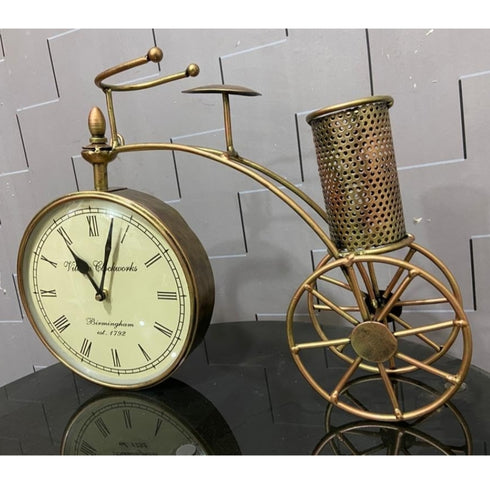 Desk clock with Pen Organizer